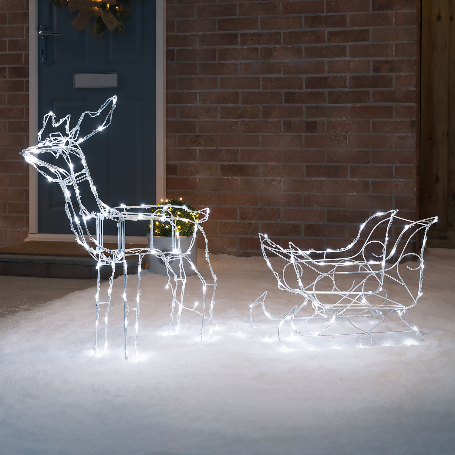 607476_3D_grazing_wire_reindeer_with_sleigh_white_lifestyle_1